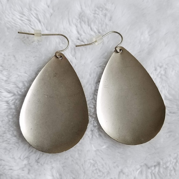 Gold Filigree Teardrop Earrings, LIKE NEW - Picture 4 of 5